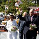 King Harald and Queen Sonja carried out a county visit to Hordaland 16 - 18 June 2009. Here they arrive in Austevoll (Photo: Knut Falch, Scanpix)